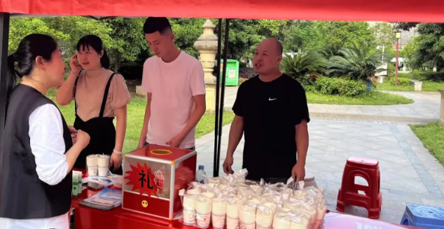 節水宣傳進(jìn)社區，貼心守護“水”安全——和濟水務(wù)開(kāi)展“便民服務(wù)進(jìn)社區”主題活動(dòng)